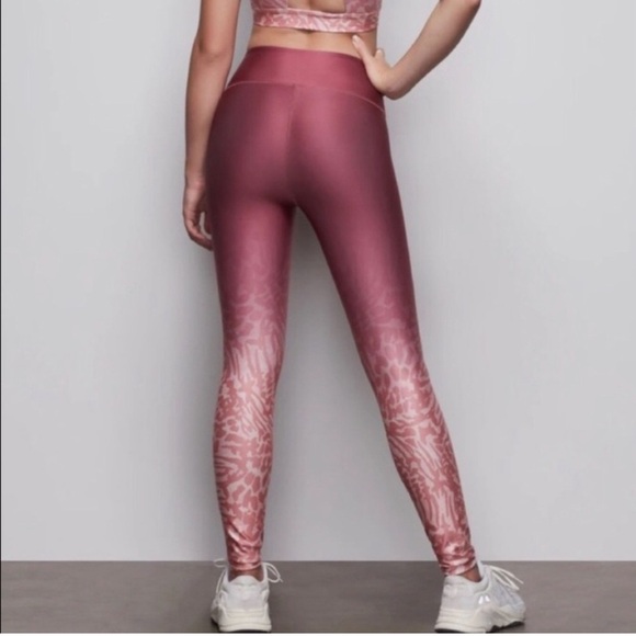 Good American Wild Hibiscus High Impact Leggings Small/1 Burgundy Ombre Drip - Picture 9 of 10